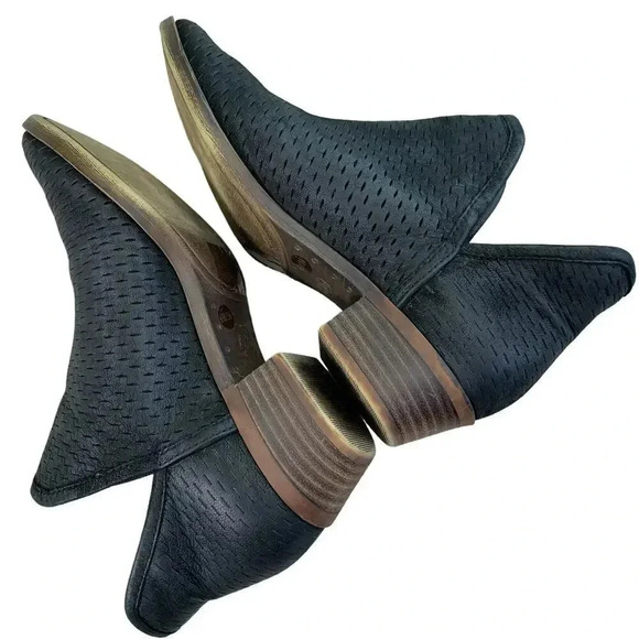 Lucky Brand Leather Perforated Ankle Boots Cut Out  Size 6M Black Baley Slip On - Picture 6 of 12